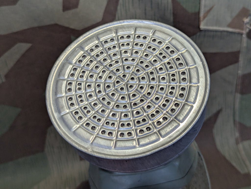 VM40 Volksgasmaske in Canister — image 19