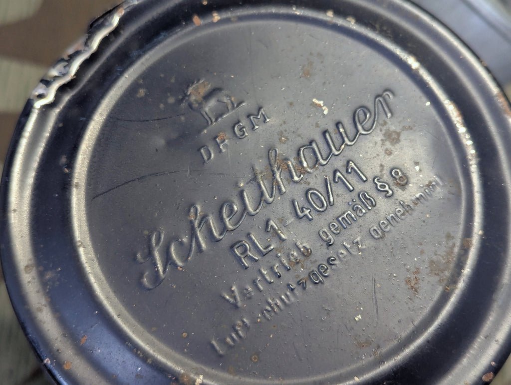 VM40 Volksgasmaske in Canister — image 2