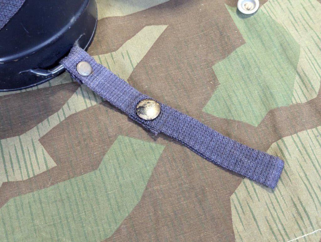 VM40 Volksgasmaske in Canister — image 3