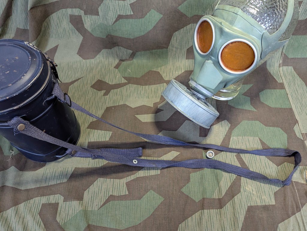 VM40 Volksgasmaske in Canister — image 5