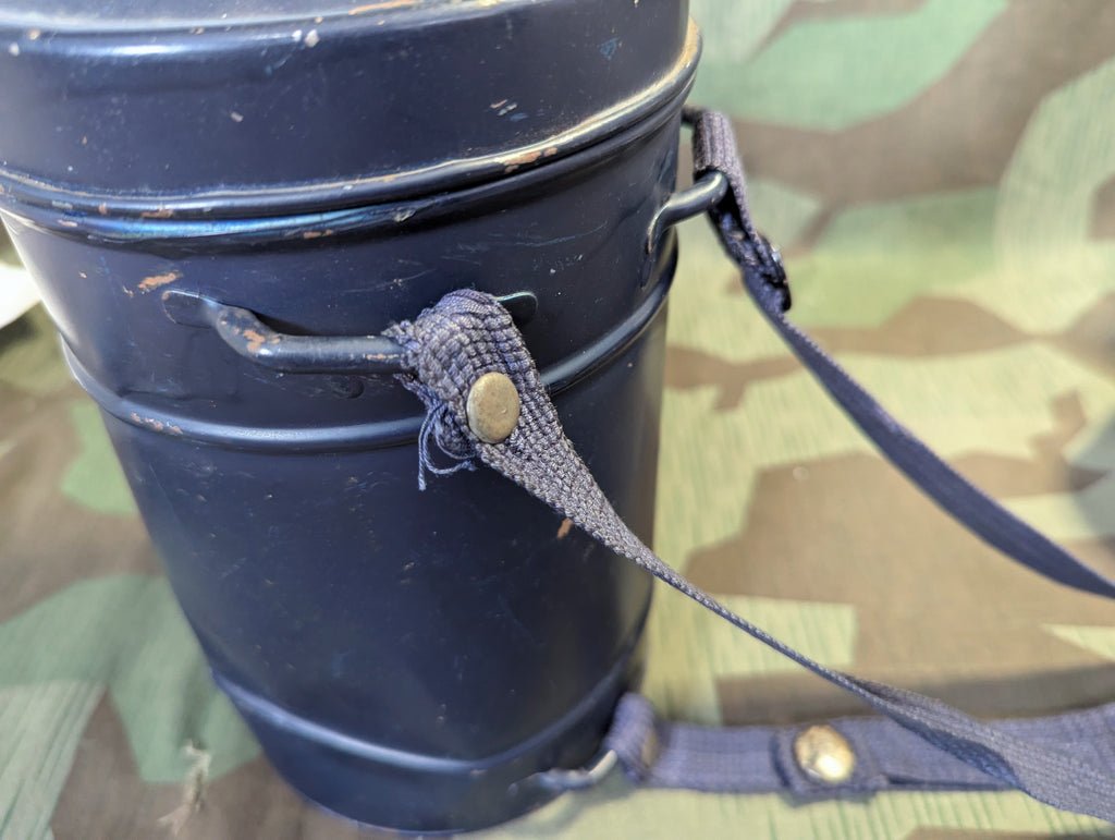 VM40 Volksgasmaske in Canister — image 6