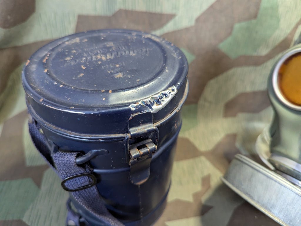 VM40 Volksgasmaske in Canister — image 7