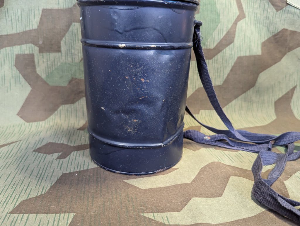 VM40 Volksgasmaske in Canister — image 8