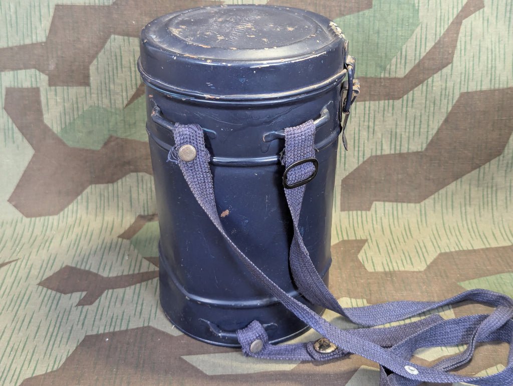 VM40 Volksgasmaske in Canister — image 9