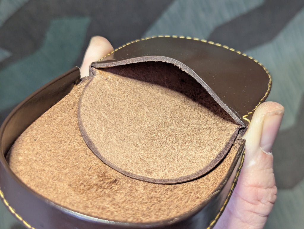 Original Deadstock Leather Wallet Horseshoe Form — image 4