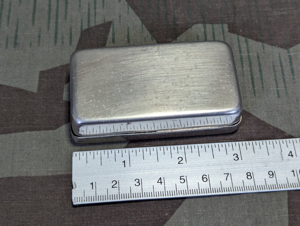 Record Syringe In Tin — image 4