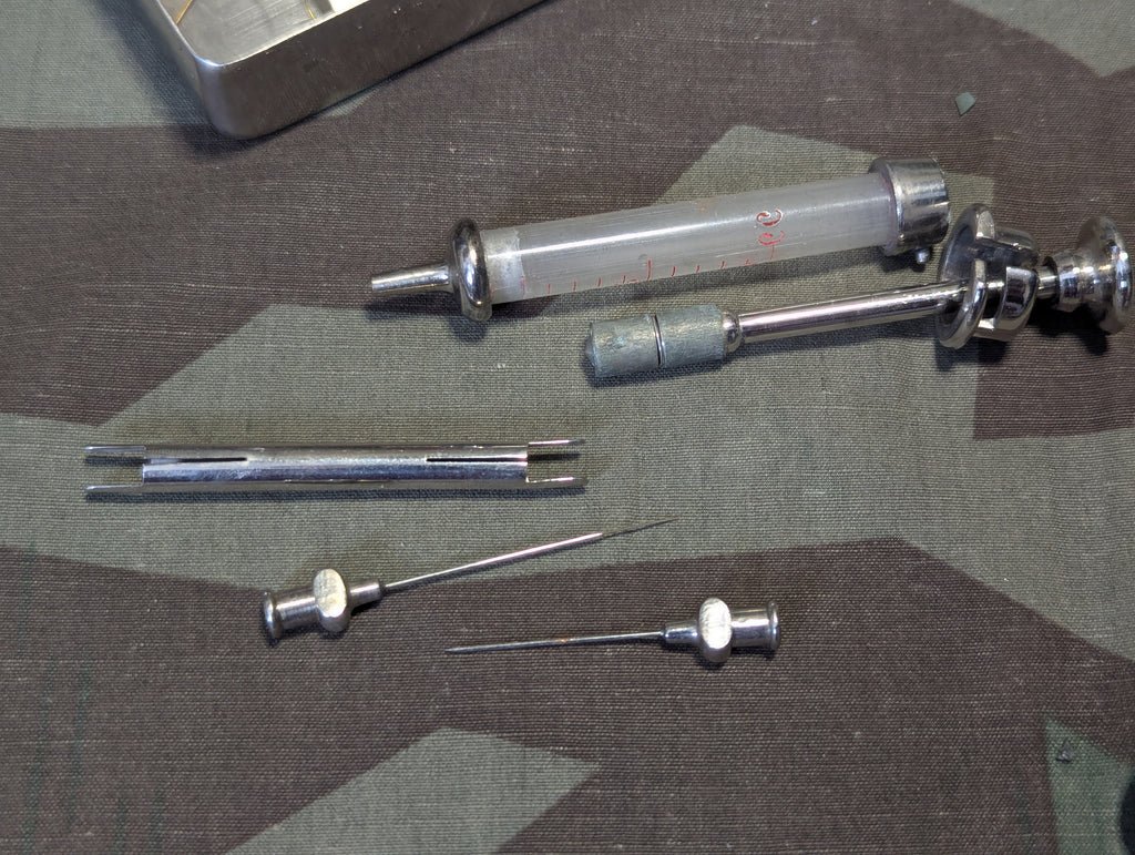 Record Syringe In Tin — image 6