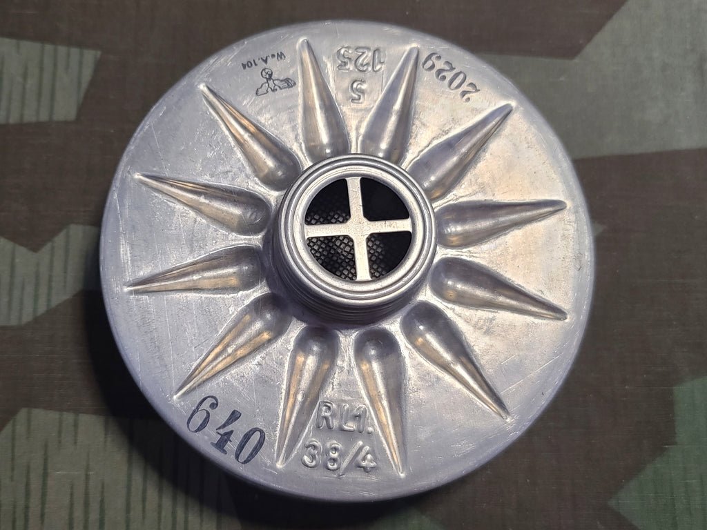 VM40 Volksgasmaske Luftschutz Female Gas Mask in Box — image 5