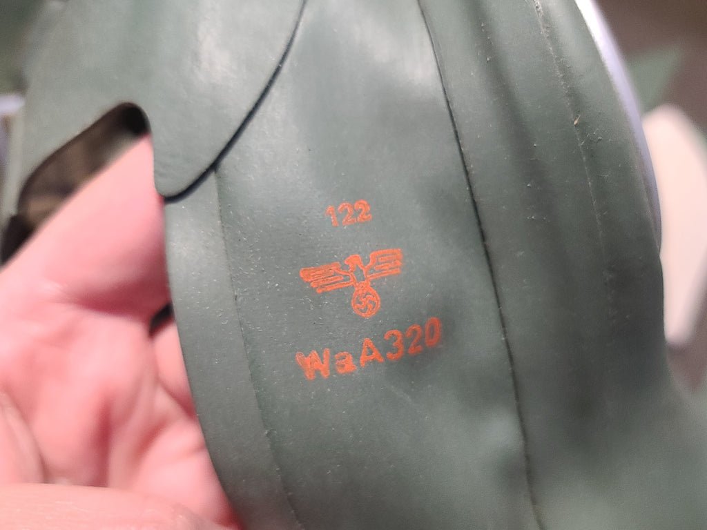 VM40 Volksgasmaske Luftschutz Female Gas Mask in Box — image 7