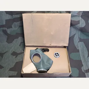 VM40 Volksgasmaske Luftschutz Female Gas Mask in Box