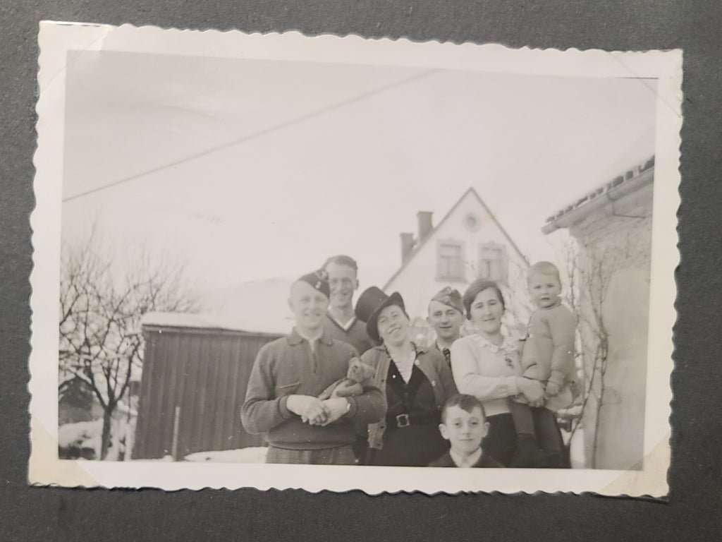 German Photo Album - Vacations and Soldiers at Home IR52 (50 Photos) — image 12