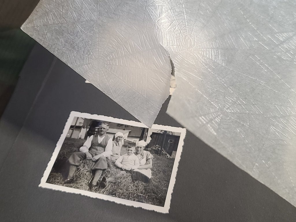 German Photo Album - Vacations and Soldiers at Home IR52 (50 Photos) — image 20