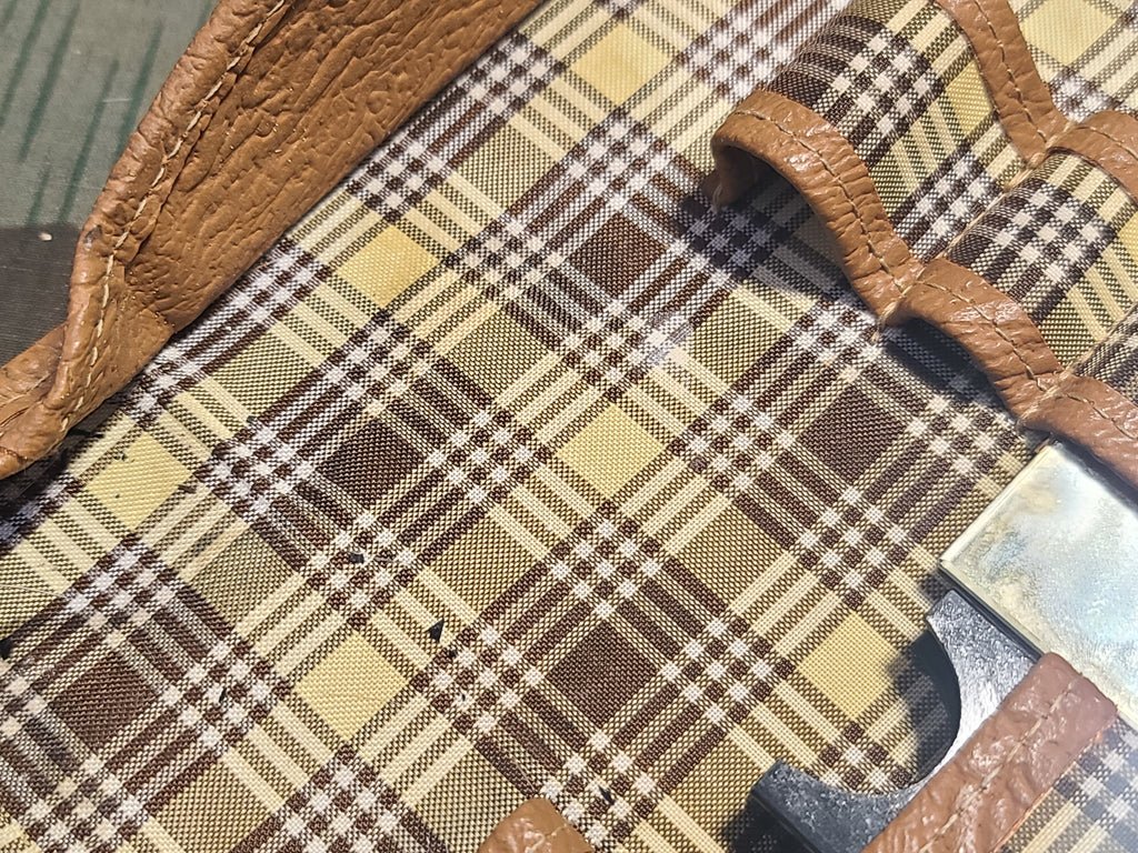 Hygiene Kit Bakelite Pieces — image 15