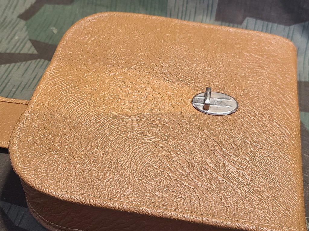 Hygiene Kit Bakelite Pieces — image 18