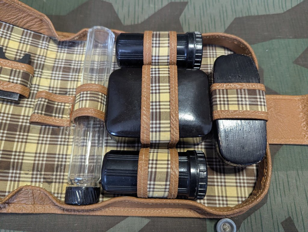 Hygiene Kit Bakelite Pieces — image 2