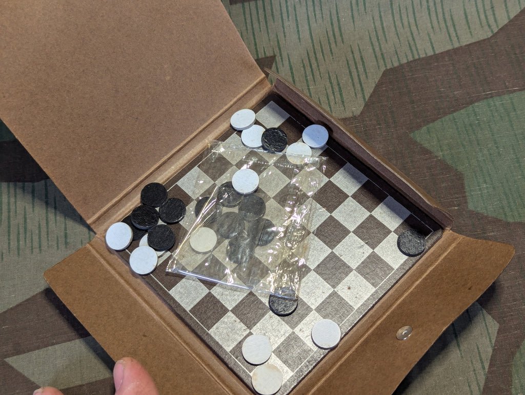 Dame Mühle Travel Game Set — image 3