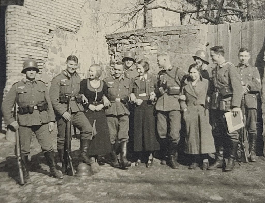 German Traditional Knit Cardigan Sweater (BDM) (Medium/Large) — image 18