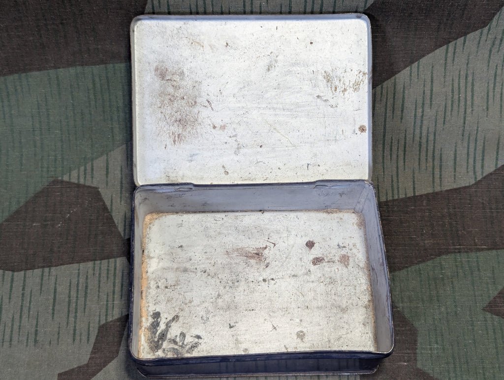 Period German Washing Kit Tin for Travel and Sport — image 3