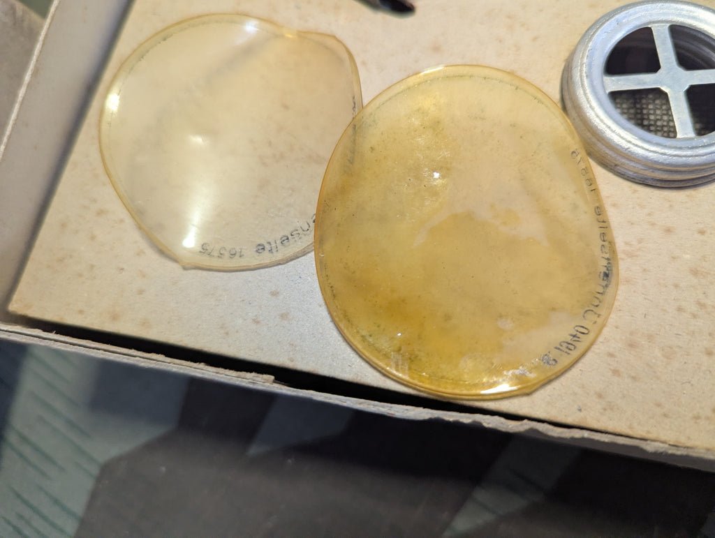 VM40 Volksgasmaske Luftschutz Mens Gas Mask in Box — image 10