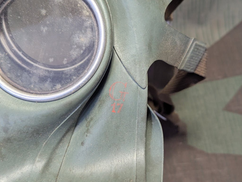 VM40 Volksgasmaske Luftschutz Mens Gas Mask in Box — image 12