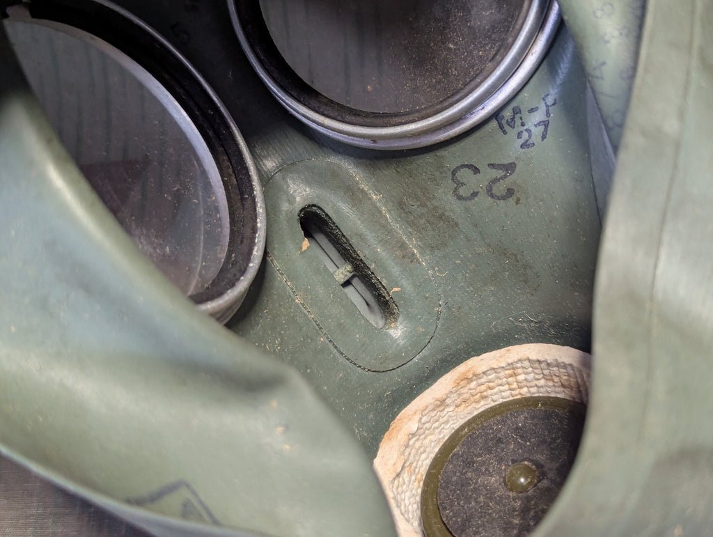 VM40 Volksgasmaske Luftschutz Mens Gas Mask in Box — image 16