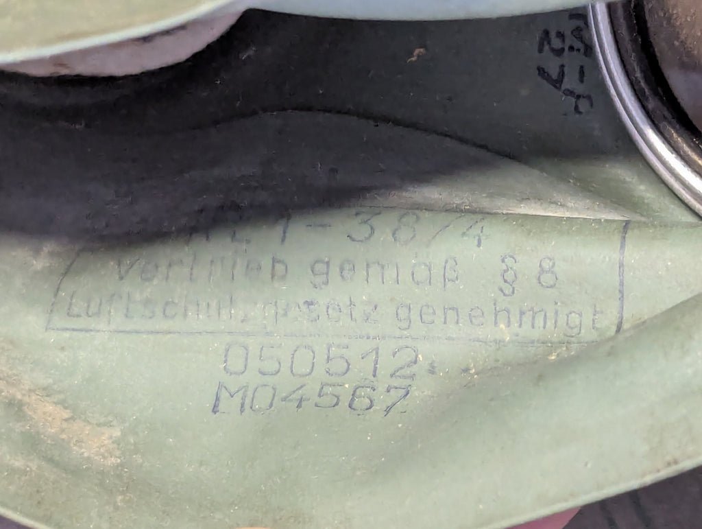 VM40 Volksgasmaske Luftschutz Mens Gas Mask in Box — image 17