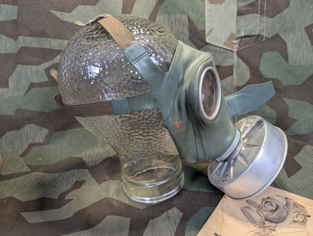 VM40 Volksgasmaske Luftschutz Mens Gas Mask in Box — image 3