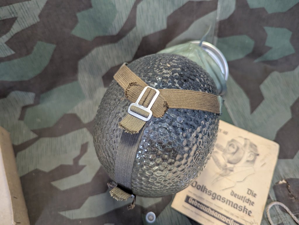 VM40 Volksgasmaske Luftschutz Mens Gas Mask in Box — image 4