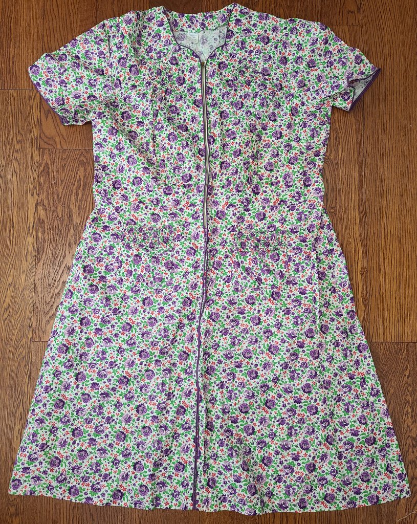 Purple Flower Print Zipper Front House Dress(B-50' W-44' H-52') — image 2