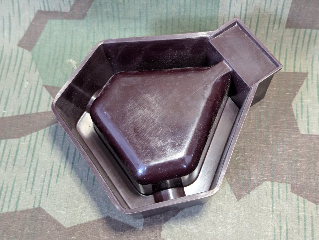 Large Bakelite Ashtray Gebrüder Götz Kunstharzpressen — image 7