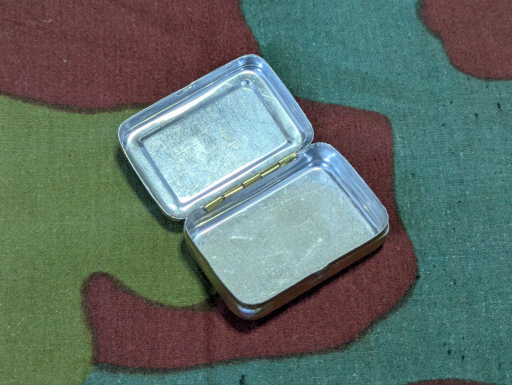 Small Italian Pill Tin — image 3
