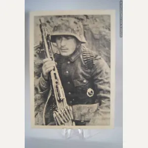 SMG-0121 MG42 Soldier Postcard