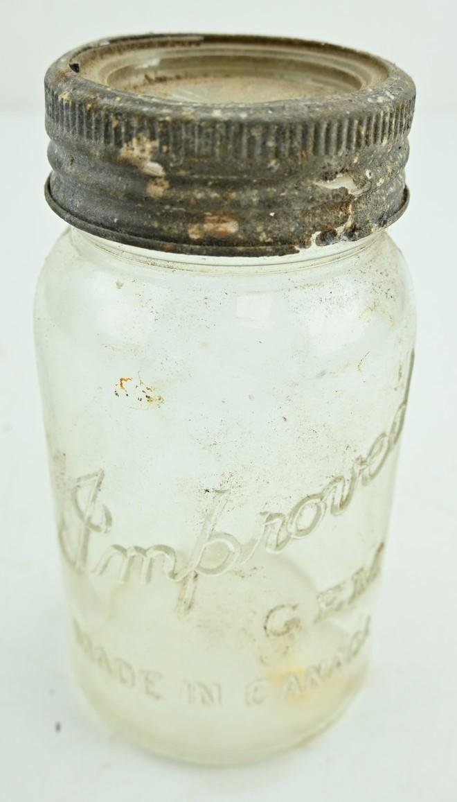 Canadian WW2 Bottle of GEM 'Nebo Monastery' — image 4