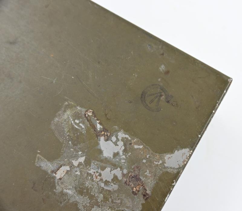 Canadian WW2 First Aid Box Tanks & Armored Cars — image 7