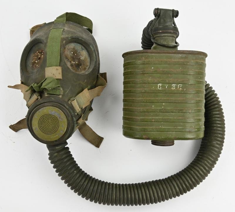Dutch WW2 Model G Gasmask with Filter — image 2