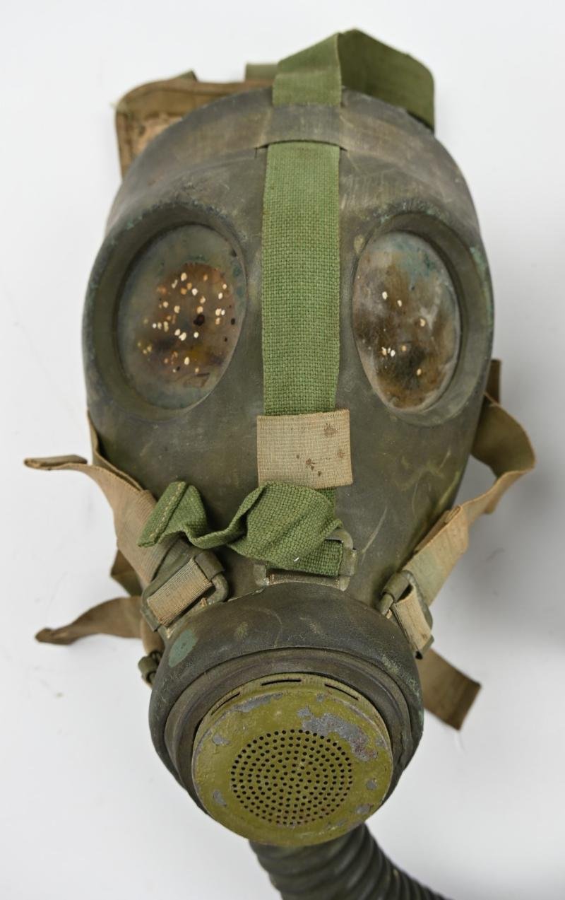 Dutch WW2 Model G Gasmask with Filter — image 3