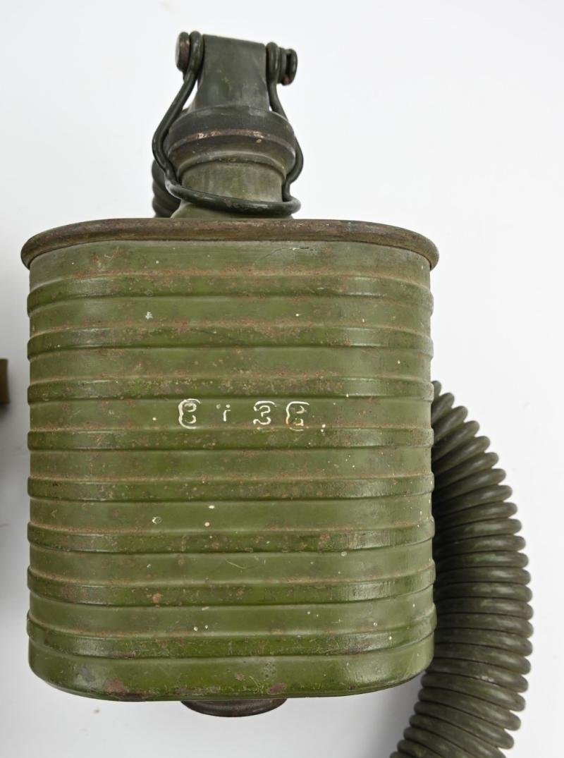 Dutch WW2 Model G Gasmask with Filter — image 4