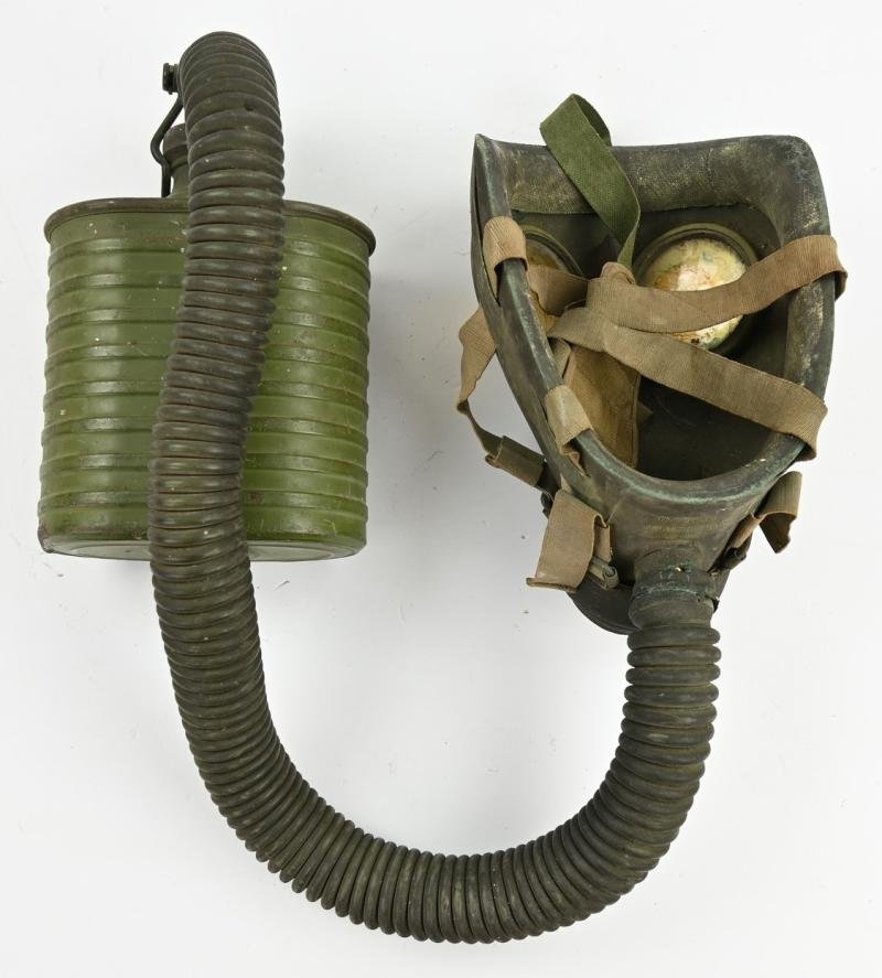 Dutch WW2 Model G Gasmask with Filter — image 5