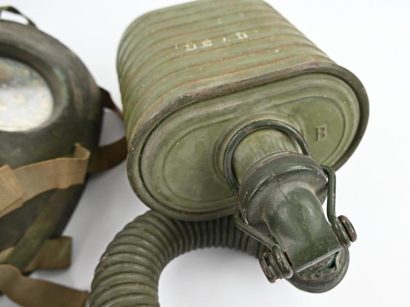 Dutch WW2 Model G Gasmask with Filter — image 9