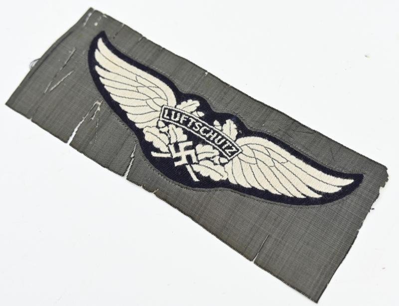 German Luftschutz Cap Badge — image 2