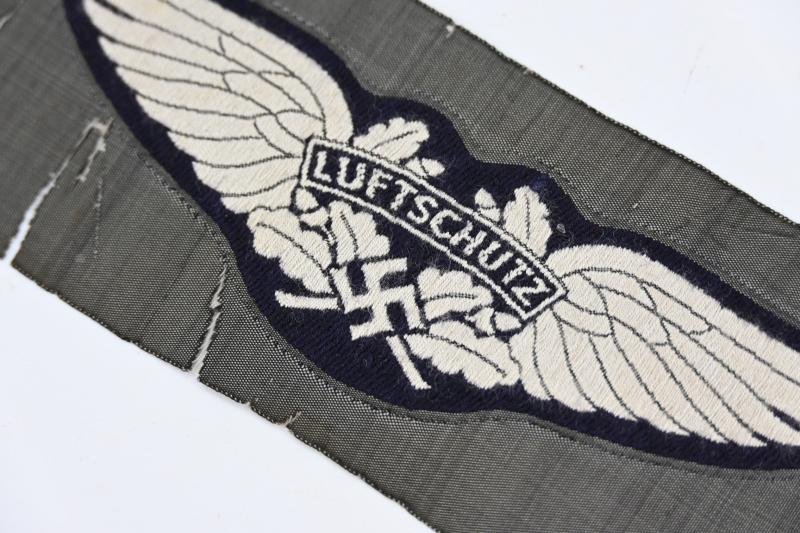 German Luftschutz Cap Badge — image 3