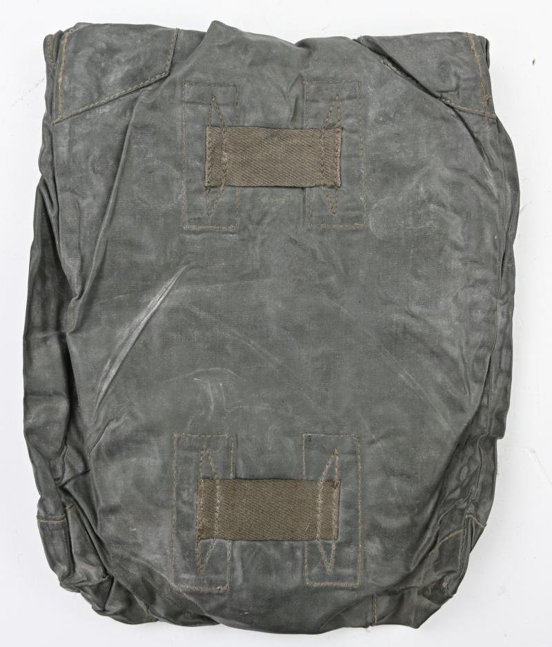 German WH M31 Gascape Pouch — image 3
