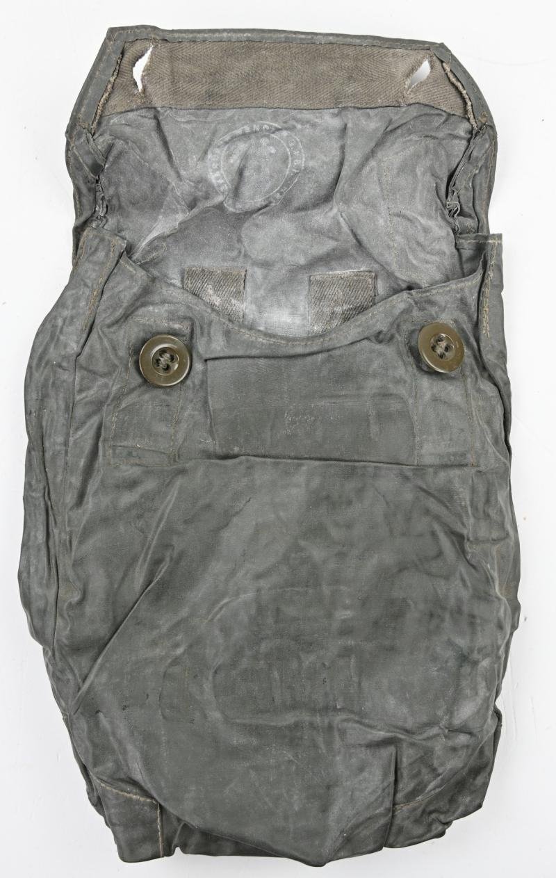 German WH M31 Gascape Pouch — image 4