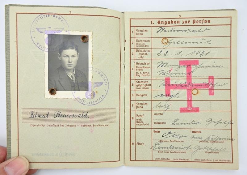 German LW Wehrpass KIC 'Helmut Steuerwald' — image 4