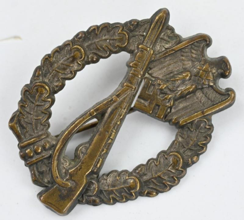 German Infantry Assault Badge in Silver 'Hollowback' — image 2