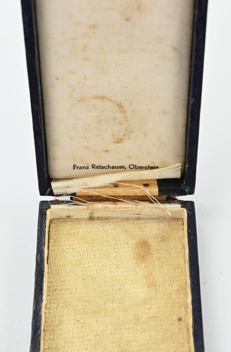 German Mother's Cross in Gold with case — image 3