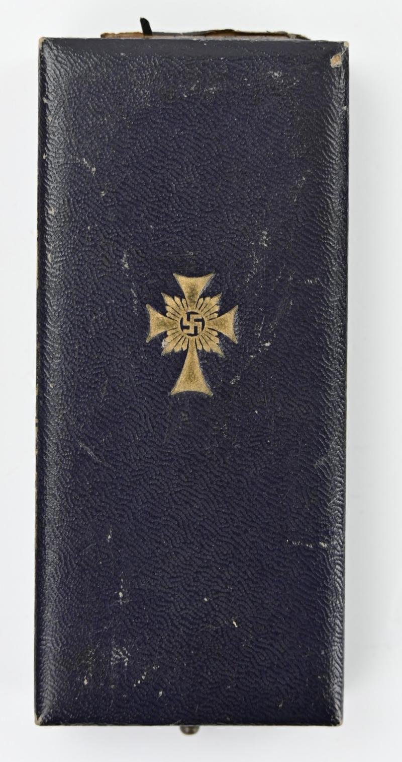German Mother's Cross in Gold with case — image 7
