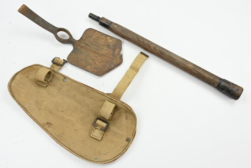 British WW2 Entrenching Tool in Pouch — image 3