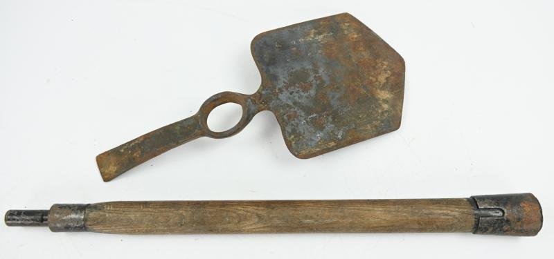 British WW2 Entrenching Tool in Pouch — image 4