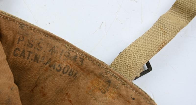 British WW2 Entrenching Tool in Pouch — image 7